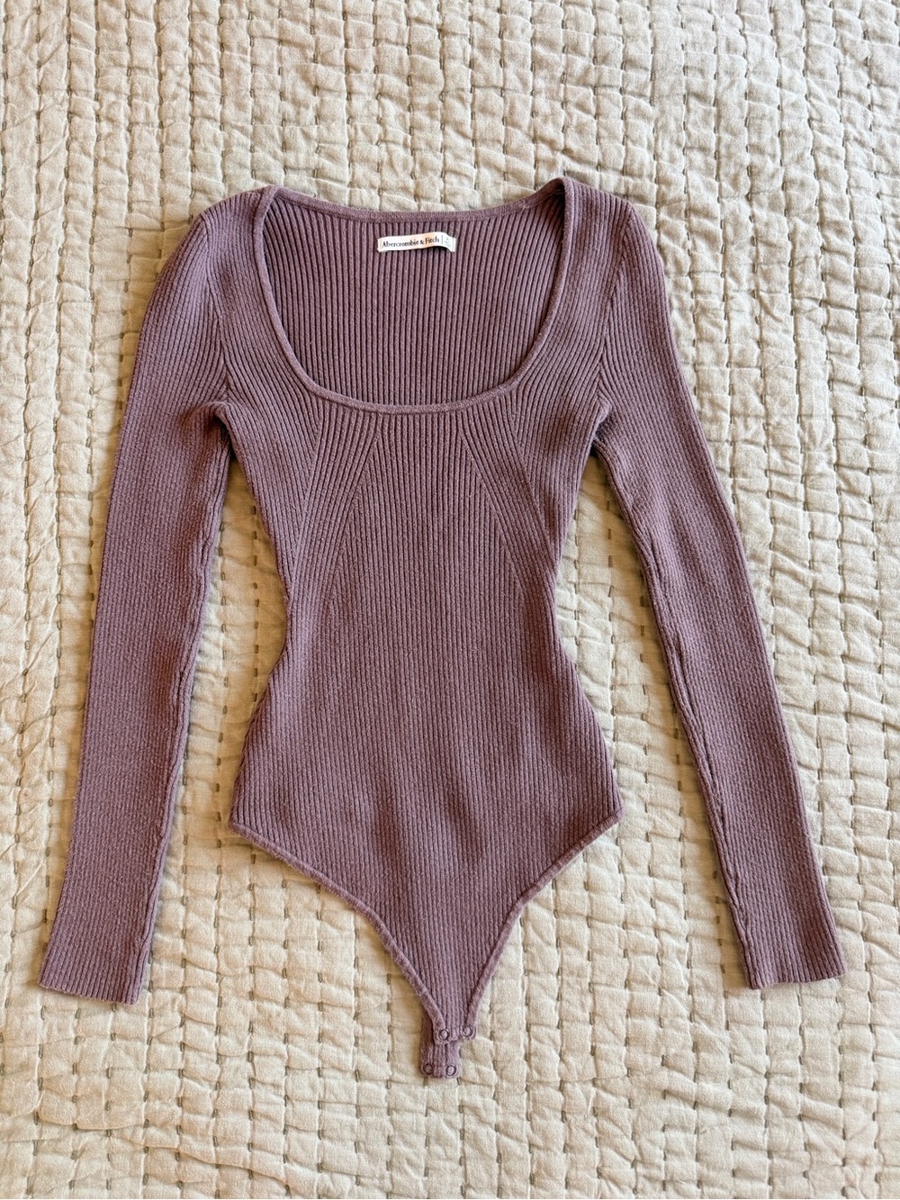 Abercrombie & Fitch Ribbed Scoop-Neck Long-Sleeve Bodysuit - Mauve
